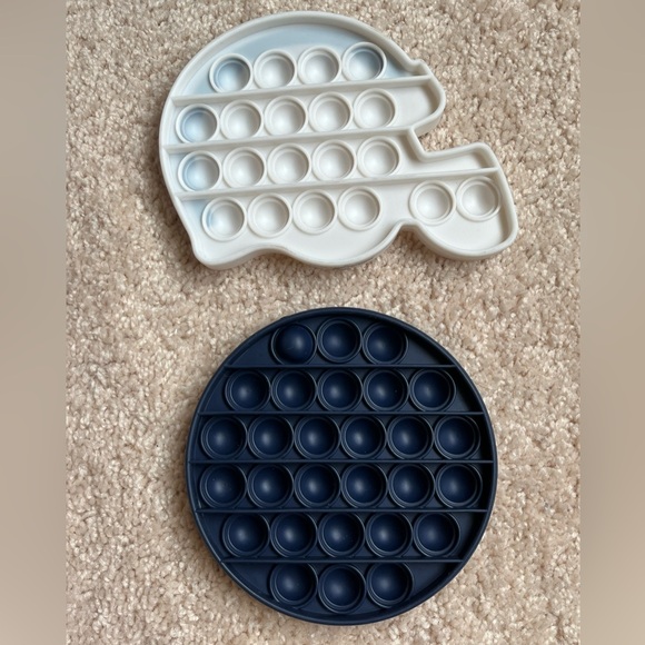 New NCAA Penn State Helmet and Circle Lion Pop its ~ 2 Pack - Picture 3 of 4